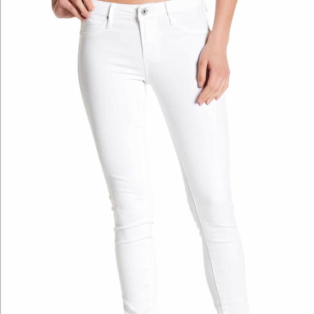 White skinny jeans
